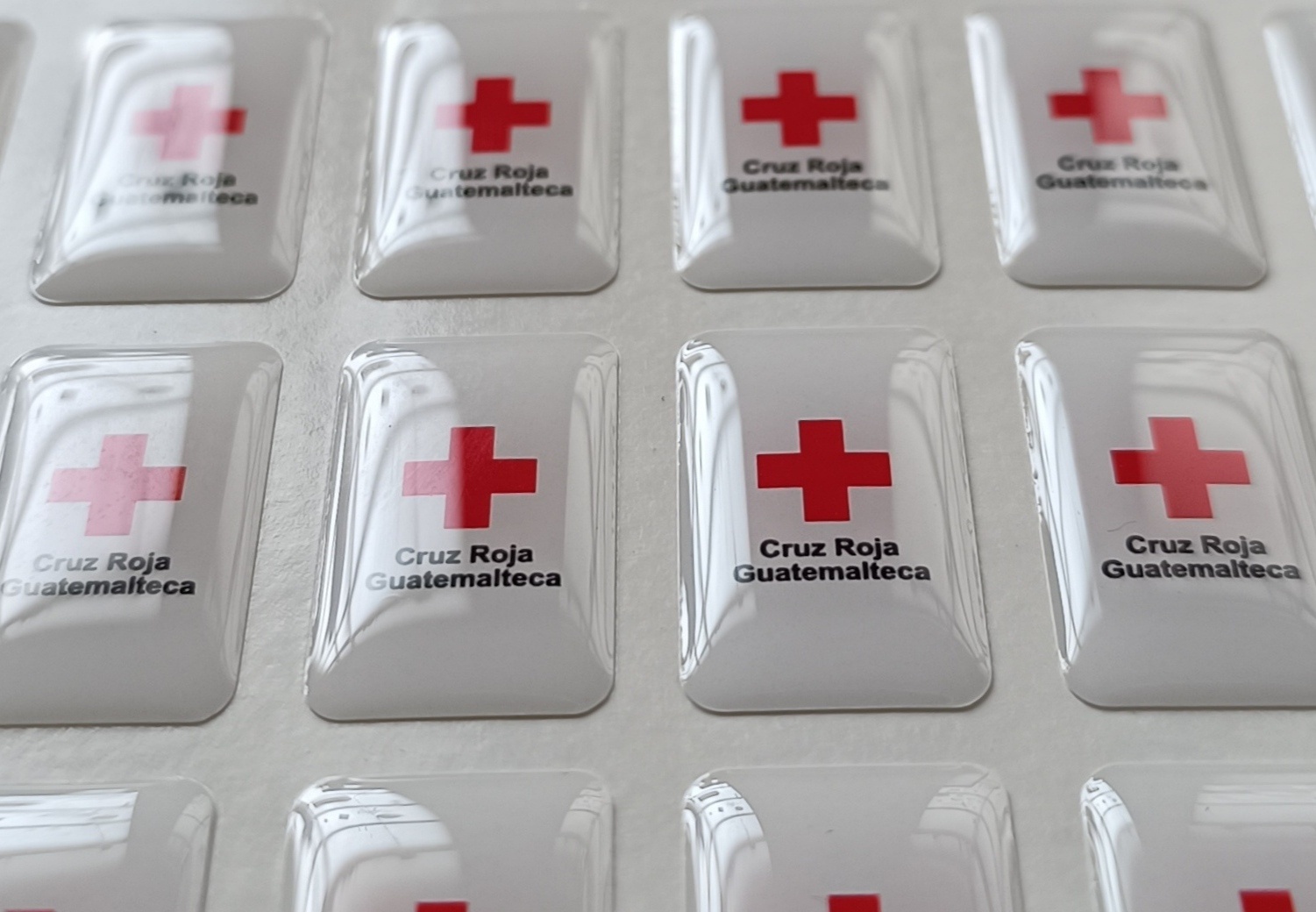 Etiquetas resinadas o domes (efecto domo)